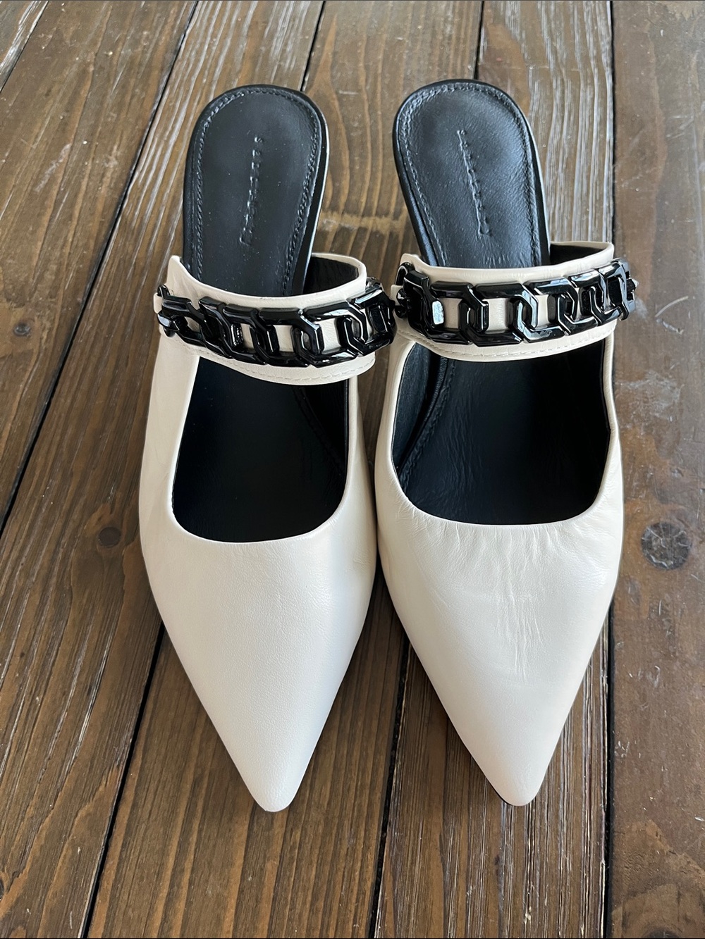 Sanctuary Cream Pointed Leather Mule with Black Chain Strap